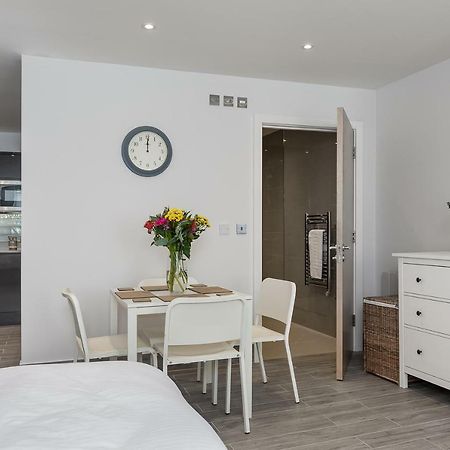 The Lion Gate Apartments East Molesey Exteriér fotografie