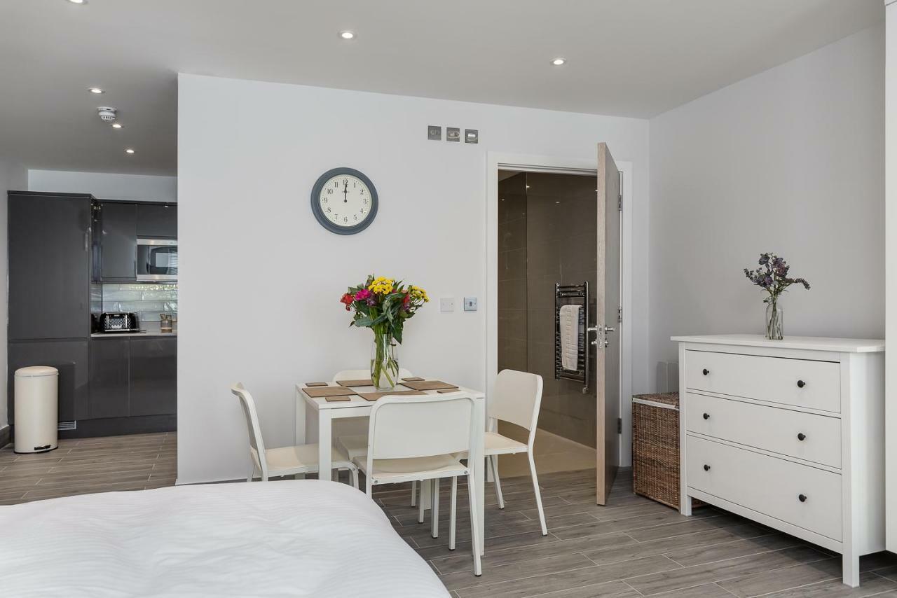 The Lion Gate Apartments East Molesey Exteriér fotografie