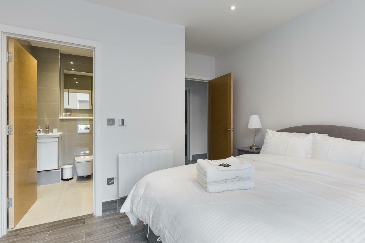 The Lion Gate Apartments East Molesey Exteriér fotografie